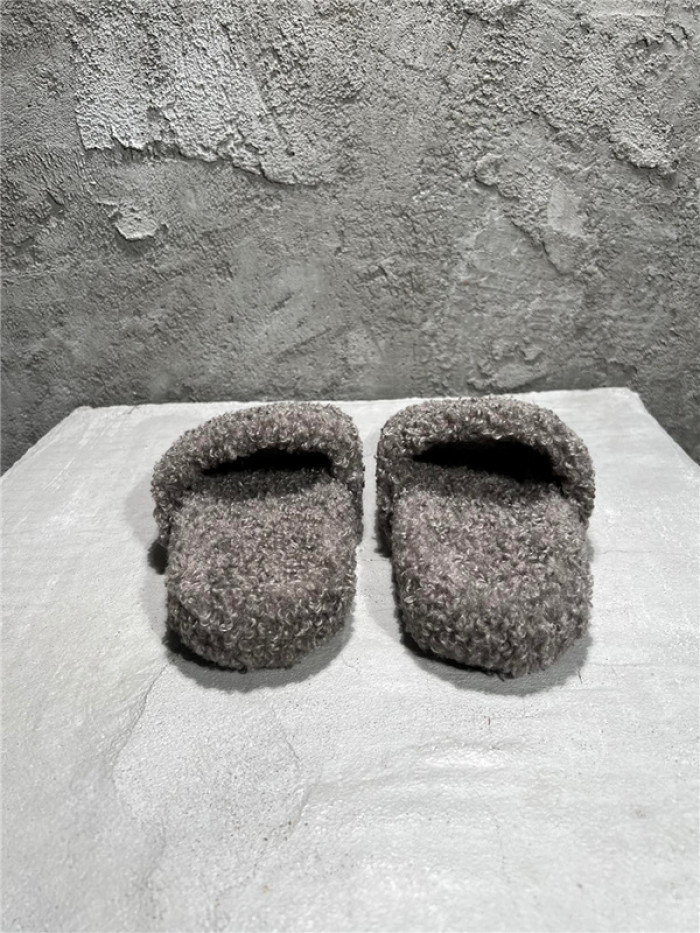 BLCG SLIPPERS