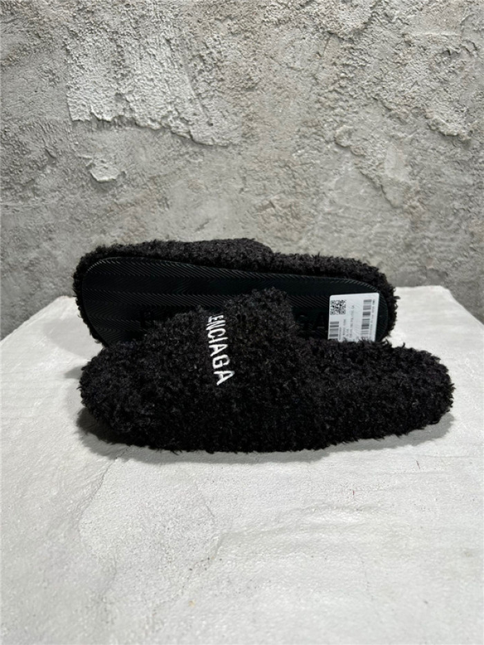 BLCG SLIPPERS