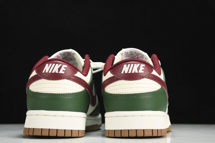Nike SB Dunk Low "Gorge Green"  FB7160-161
