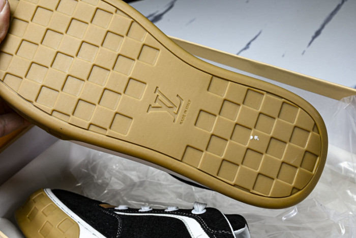 LV SNEAKER  FOR-LV402
