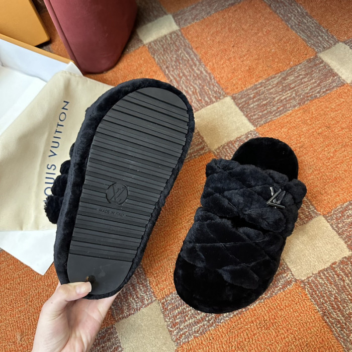 LV SLIPPERS