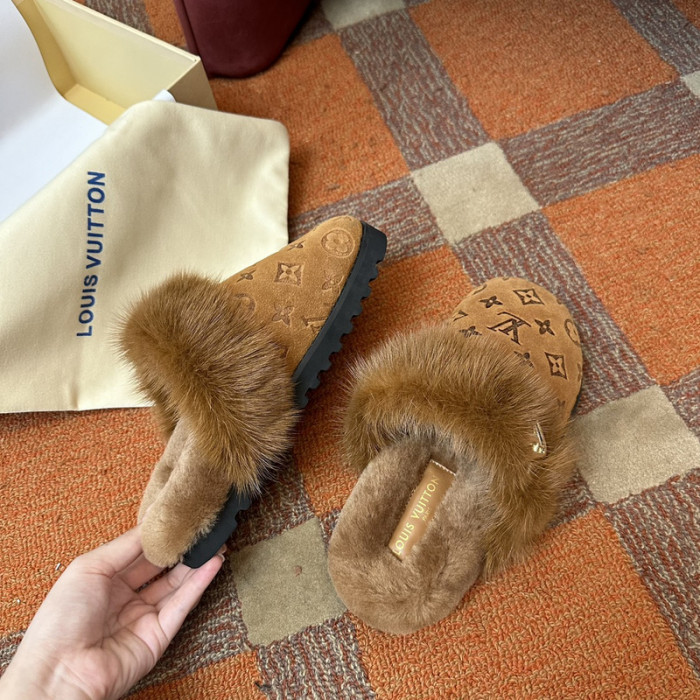 LV SLIPPERS