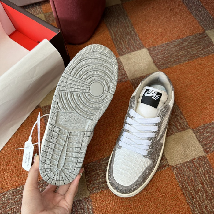 AIR JORDAN 1 RETRO  AJ-33