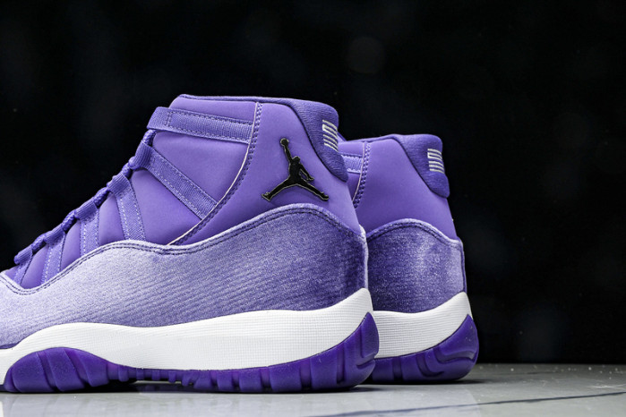 Air Jordan 11  CT8012-555