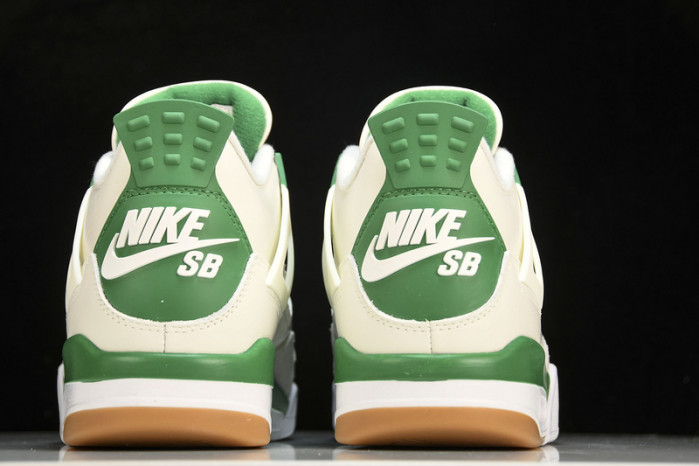 Nike SB x Air Jordan 4 “Pine Green” DR5415-103