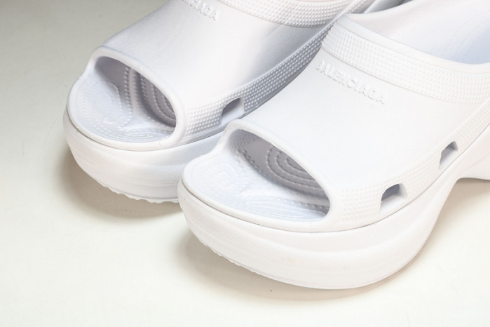 BLCG POOL CROCS  SLIDES W1S8E-9000