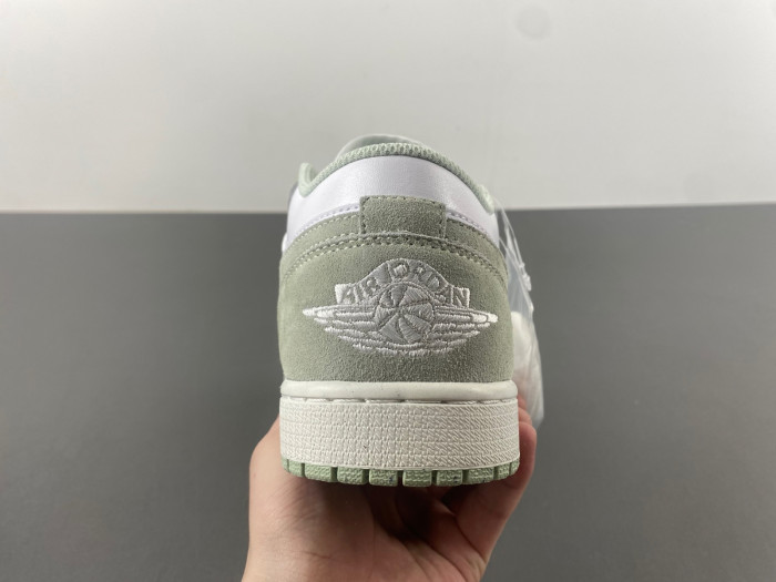 Air Jordan 1 Low “Light Green”  FN5214-131
