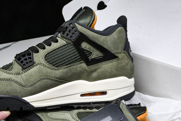 UNDEFEATED x Air Jordan 4 OG IB1519-200
