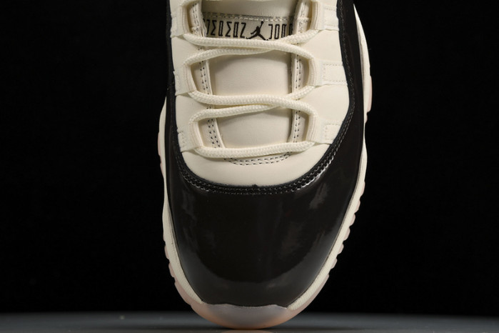 Air Jordan 11 WMNS “Neapolitan  AR0715-101