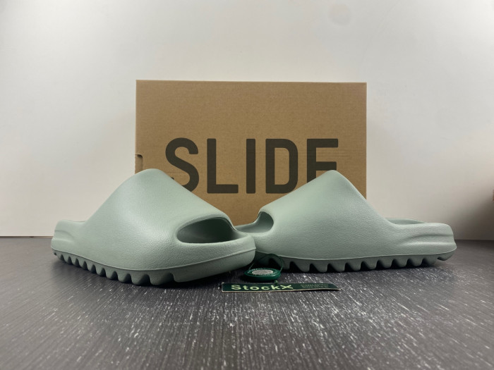 YEEZY SLIDE  ID5480