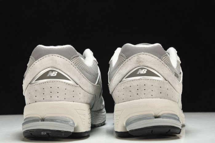 New Balance yeeshoes  ML2002RO