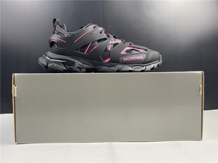 BLCG Track Trainer  black and pink 542023 W2LA1 2046