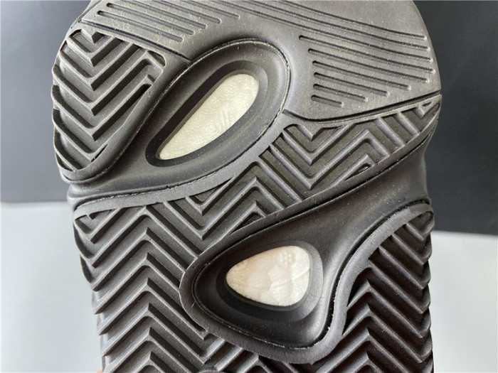 ADIDAS YEEZY BOOST 700 MNVN TRIPLE BLACK - FV4440