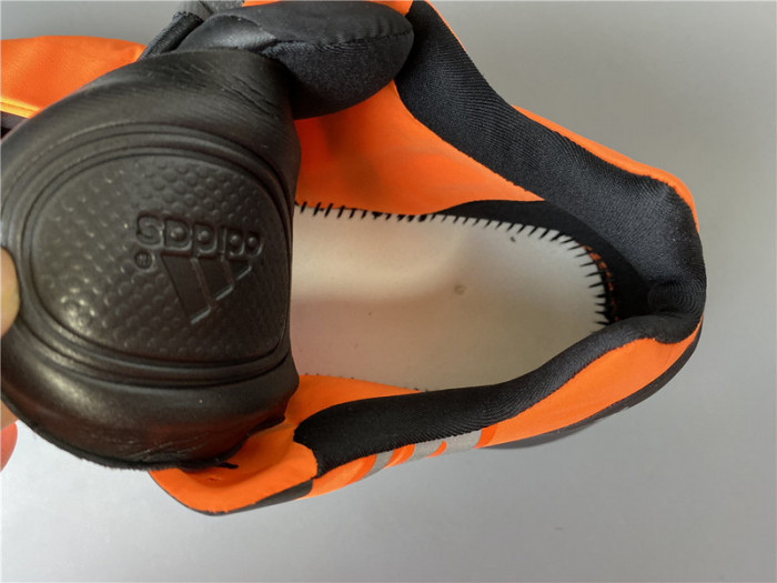 ADIDAS YEEZY BOOST 700 MNVN ORANGE - FV3258