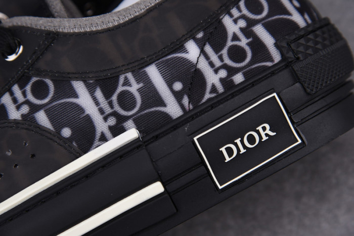 D10R B23 Sneakers Low Top